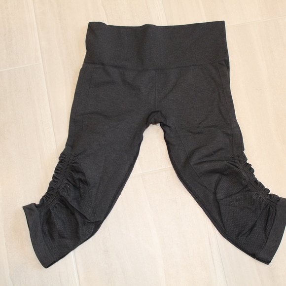 lululemon athletica Pants - Lululemon Cropped Black Leggings